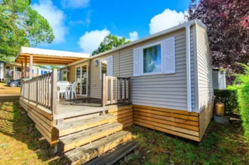 Mietunterkunft - Mobilheime Confort 4 Zimmer Halbüberdachte Terrasse - Camping Eden Villages Le Domaine de Bréhadour