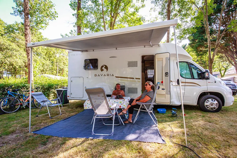 Stellplatz - Stellplatz Wohnmobil - Camping Eden Villages Le Domaine de Bréhadour
