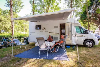 Stellplatz - Stellplatz Wohnmobil - Camping Eden Villages Le Domaine de Bréhadour