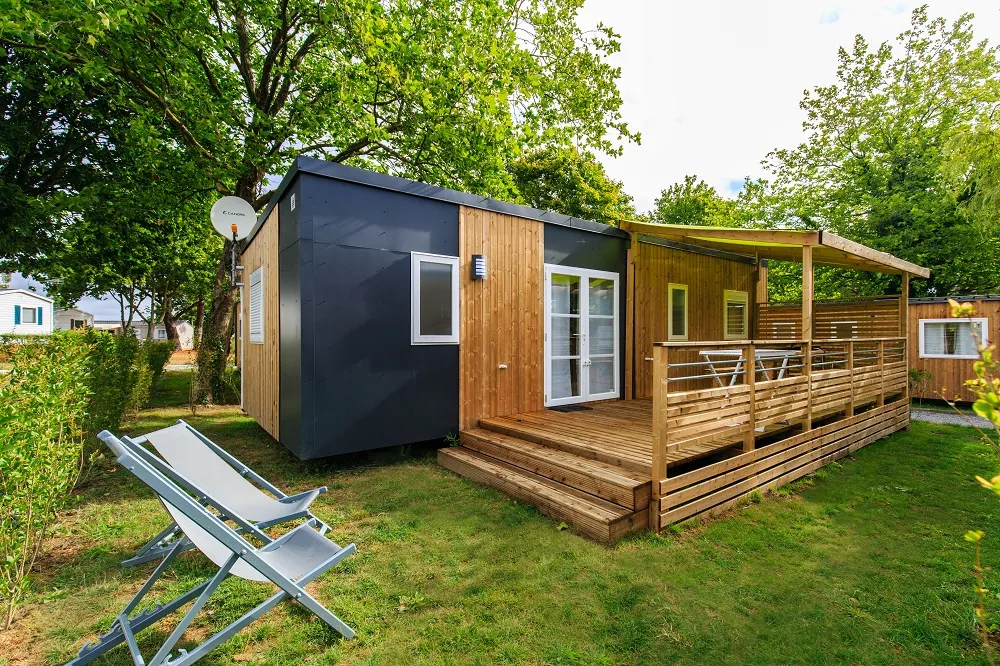 Mietunterkunft - Mobilheime Privilège 3 Zimmer Überdachte Terrasse - Camping Eden Villages Le Domaine de Bréhadour