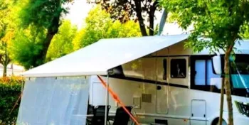 Stellplatz - Stellplatz Großes Zelt, Wohnwagen Oder Wohnmobil - Nuraghe Ruiu Camping Village