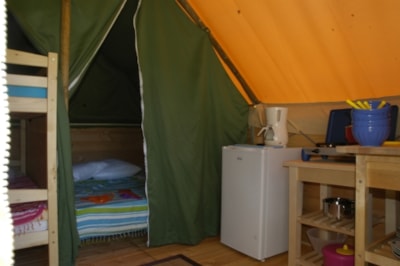 Lodge Trappeur 18m² - 2 bedrooms - without toilet blocks, the tepee, comfort moreover