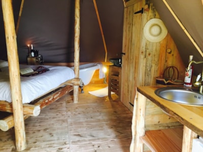 Lodge Venezia - 18m² - 1 bedroom, baroque, romantic with its bath-tub with included breakfast.
