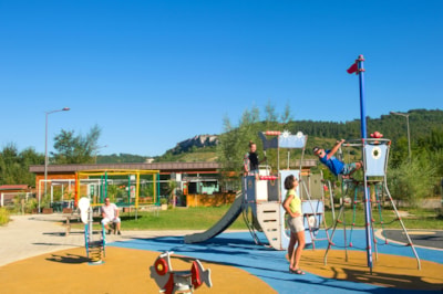 Domaine La Roche D'Ully ****