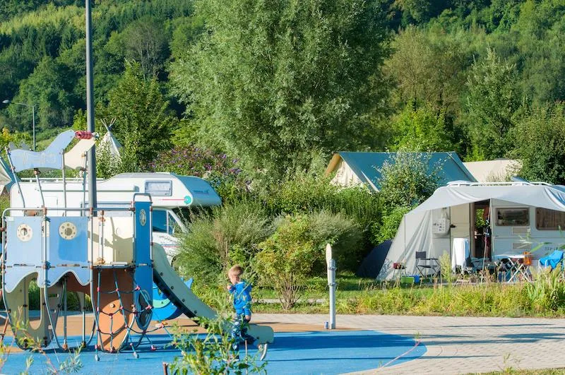 Forfait Nature : L'emplacement Traditionnel Sans Électricité / 120 M²