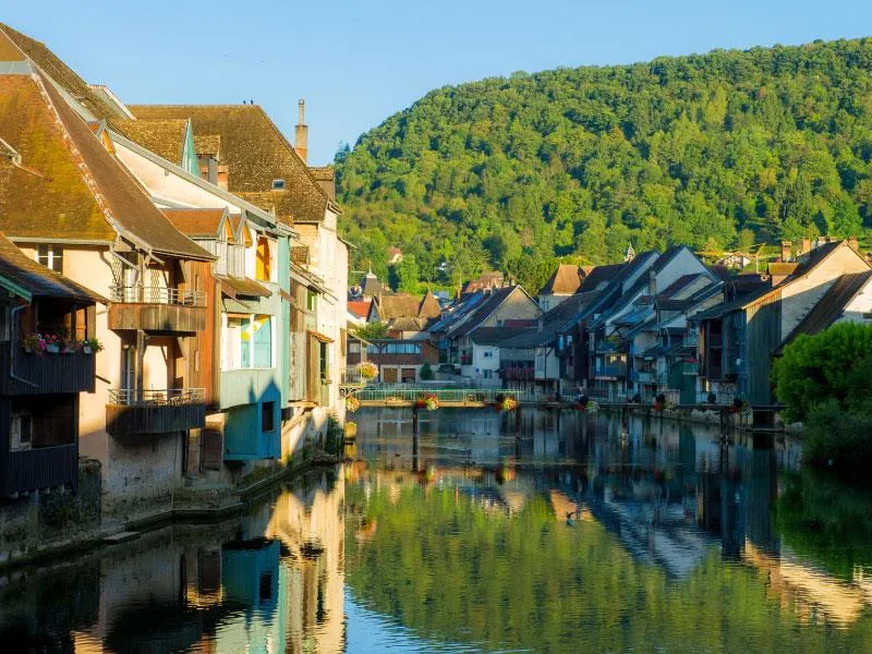 Domaine La Roche D'Ully ****