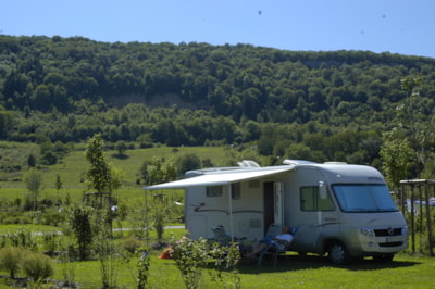 Comfort Package : 2 People + Car + electricity / 120 m²