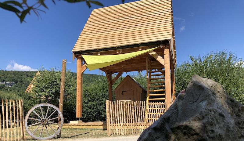 Ferietype - Hytte På Pæle - New - Camping Ecologique LA ROCHE D'ULLY