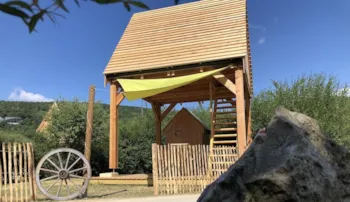 Mietunterkunft - Der Speicher Philibert - 16M2- 1 Schlafzimmer - Atypisch, Ein Kindertraum 4 Pers - Camping Ecologique LA ROCHE D'ULLY