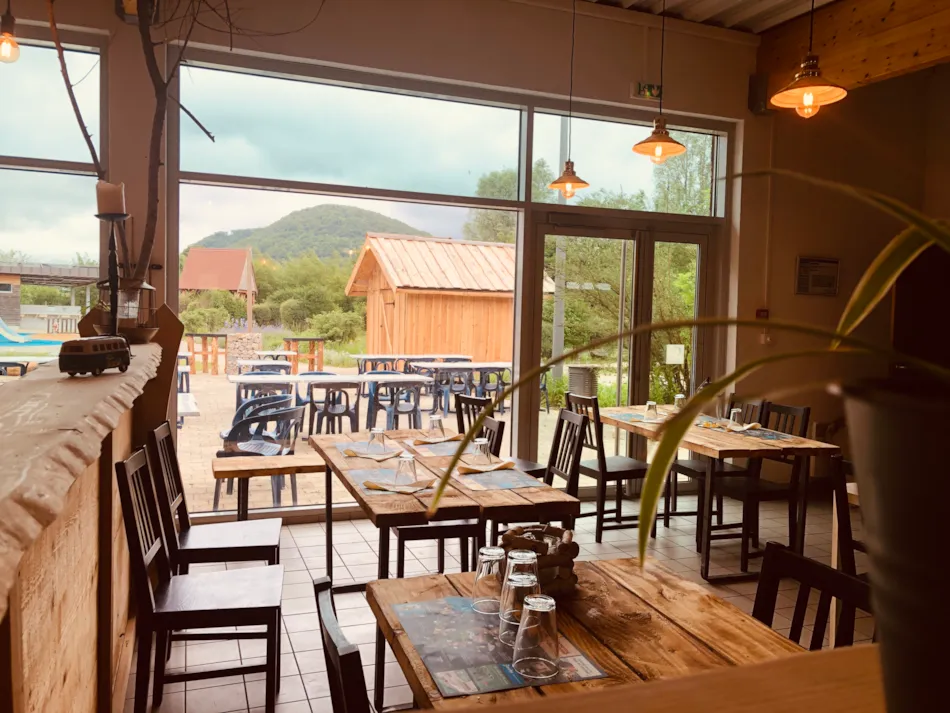 Domaine La Roche D'Ully ****