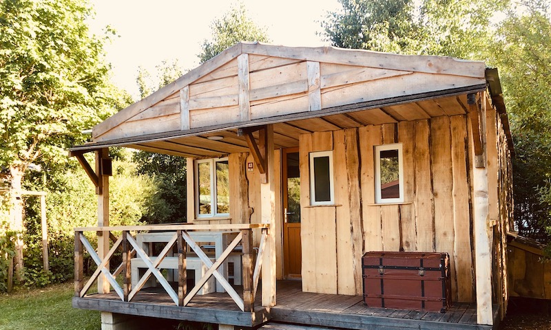 Huuraccommodatie - Cottage Ogham - 25M2 - De Ongewone Schrifthut - Camping Ecologique LA ROCHE D'ULLY