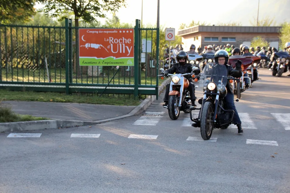 Emplacement - Forfait 2 Roues : Motards & Cyclistes - Domaine La Roche D'Ully ****