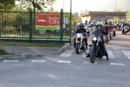 Stellplatz - Pauschale Zweiradfahrer: Radfahrer / Motorrad - Camping Ecologique LA ROCHE D'ULLY