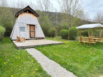 Mietunterkunft - Le Thuyé Comtois - 25M2 - Camping Ecologique LA ROCHE D'ULLY