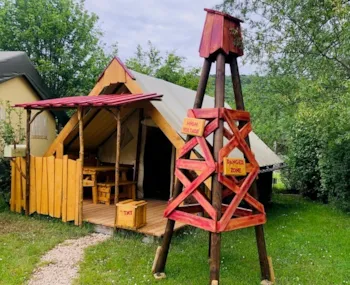 Mietunterkunft - Lodge De L'orpailleur - 15M² - 2 Zimmer - Ohne Sanitäreinrichtungen, Eine Far-West-Atmosphäre! - Camping Ecologique LA ROCHE D'ULLY