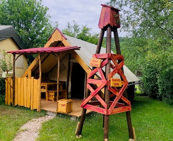 Lodge De L'orpailleur - 15M² - 2 Chambres - Sans Sanitaires, Une Ambiance Far West !