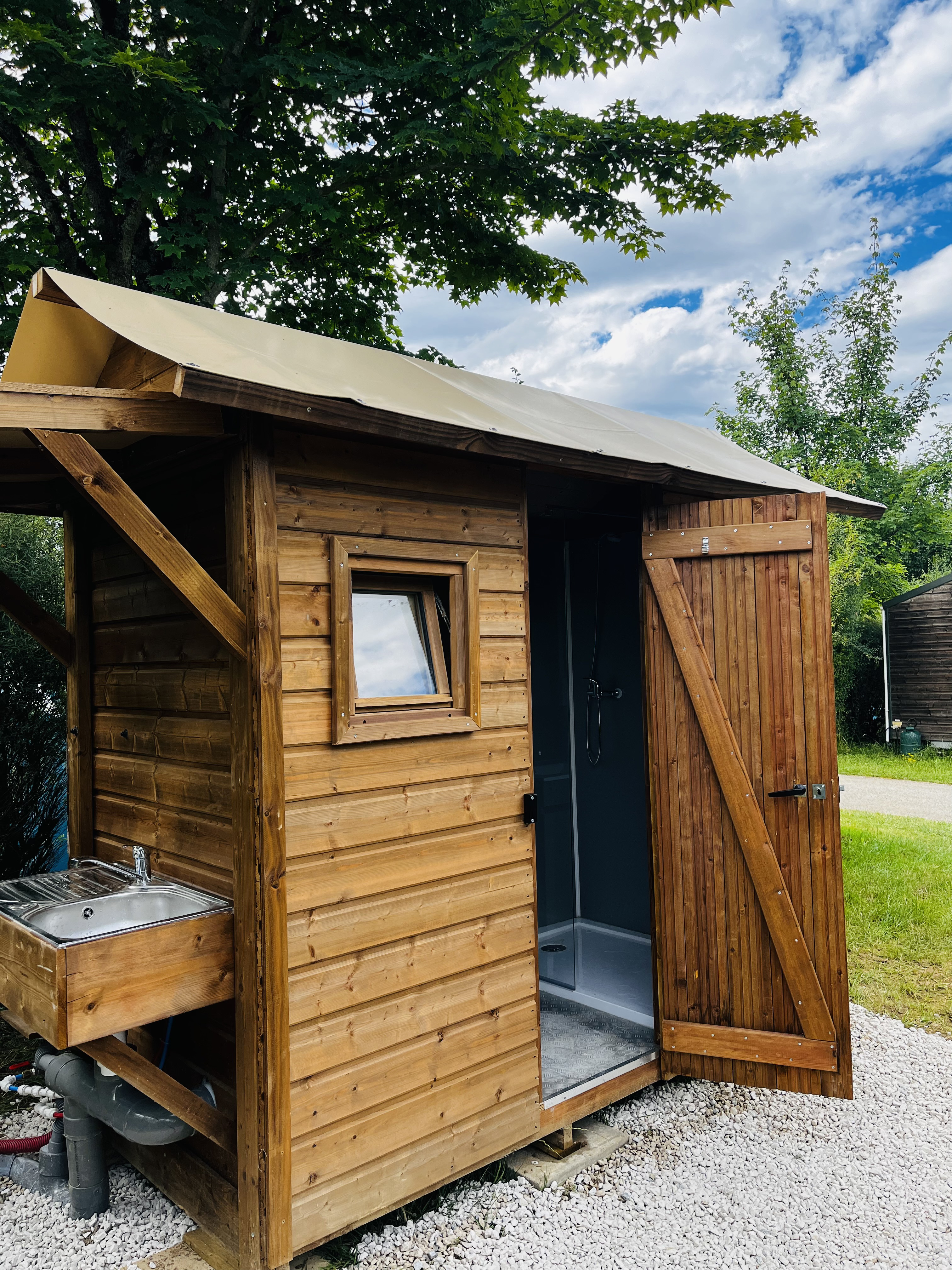 Forfait Premium : 2 pers. + Sanitaire individuel + voiture + électricité  / 120 m²