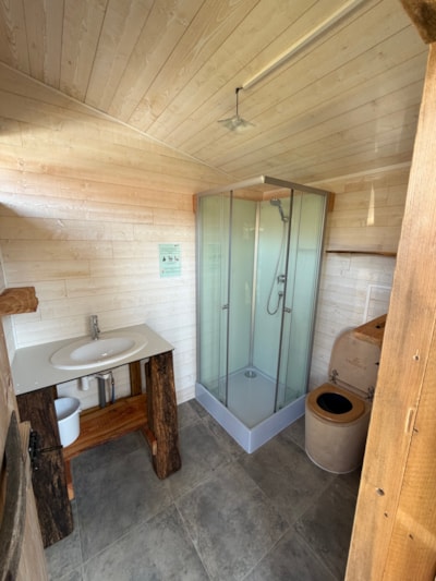 Plénitude Package: 2 people + individual bathroom + dry toilets + car + electricity / 120 m²