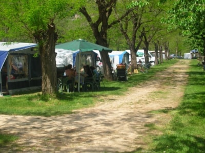Pitch (1 tent, caravan, or motorhome / 1 car / 10A electricity)