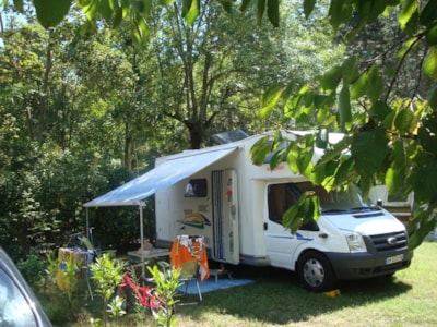 Pitch (1 tent, caravan, or motorhome / 1 car / 10A electricity)