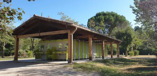 Stellplatz - Stellplatz (1 Zelt, Wohnwagen Oder Wohnmobil / 1 Auto / Stromanschluss 10 A) - image n°5 - CAMPING LES FOULONS
