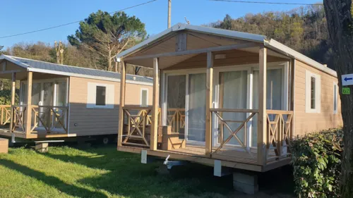 Mietunterkunft - Klimatisiertes Premium-Mobilheim Mit 2 Schlafzimmern - image n°1 - CAMPING LES FOULONS