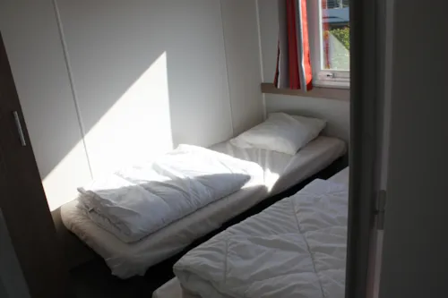 Huuraccommodatie(s) - Comfortabele Stacaravan Met Airconditioning En 2 Slaapkamers - image n°4 - CAMPING LES FOULONS