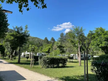 Stellplatz - Stellplatz (Zelt, Wohnwagen, Wohnmobil / 1 Auto) - CAMPING LES FOULONS