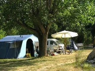 Emplacement - Emplacement : Voiture + Tente + 1 Remorque / Caravane Ou Camping-Car - image n°4 - Camping les Castors ***