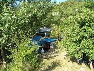 Emplacement - Emplacement : Voiture + Tente + 1 Remorque / Caravane Ou Camping-Car - image n°5 - Camping les Castors ***