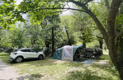 Emplacement - Emplacement : Voiture + Tente + 1 Remorque / Caravane Ou Camping-Car - image n°1 - Camping les Castors ***