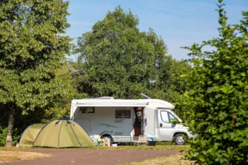 Kampeerplaats(en) - Comfortpakket, Met Elektriciteit - Camping de Saulieu