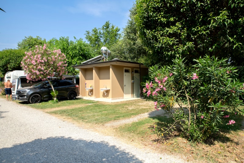 Stellplatz  'Superior' 90m² mit Strom und Badezimmer