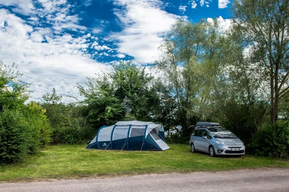 Basisprijs Comfortplaats (1 tent, caravan of camper / 1 auto / elektriciteit)