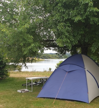 Privilège Package - Lake view (1 tent, caravan or motor home / 1 car / electricity)