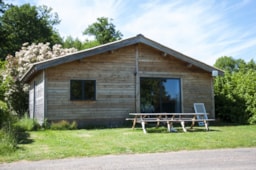 Accommodation - Chalet Confort 50M² - 3 Bedrooms + Sheltered Terrace + Tv + Oven - Flower Camping des Lacs