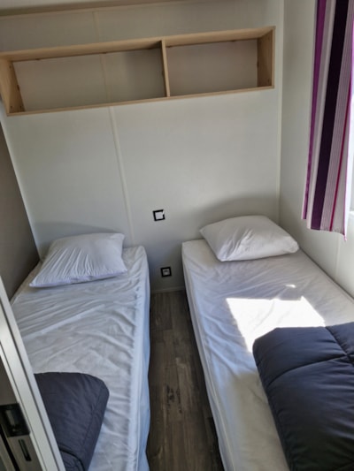 Limousin Premium mobile home, 32m² (3 bedrooms) + covered terrace + TV + dishwasher + deck chairs