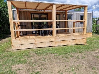 Limousin Premium mobile home, 32m² (3 bedrooms) + covered terrace + TV + dishwasher + deck chairs