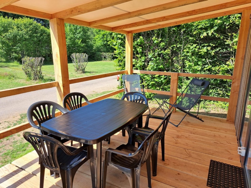 Mobilhome Limousin Premium 32 m² (3 slaapkamers) + overdekt terras + tv + vaatwasser + ligstoelen