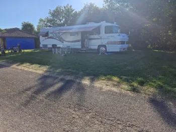 Emplacement - Forfait Privilège - Taille Xxl (1 Tente, Caravane Ou Camping-Car / 1 Voiture / Électricité) - Flower Camping des Lacs