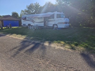 Privilege Package - Size XXL (1 tent, caravan, or motorhome / 1 car / electricity)