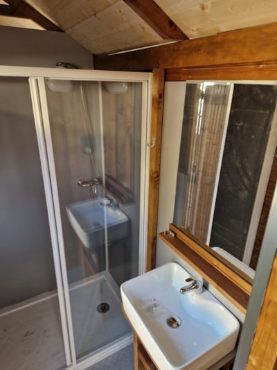 Pitch Freecamp + electricity + private bathroom