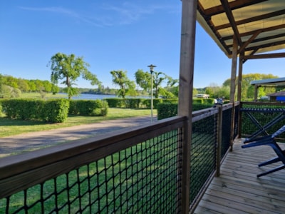 Aquitaine Premium mobile home with lake view, 29m², 2 bedrooms + covered terrace + TV + dishwasher + deck chairs