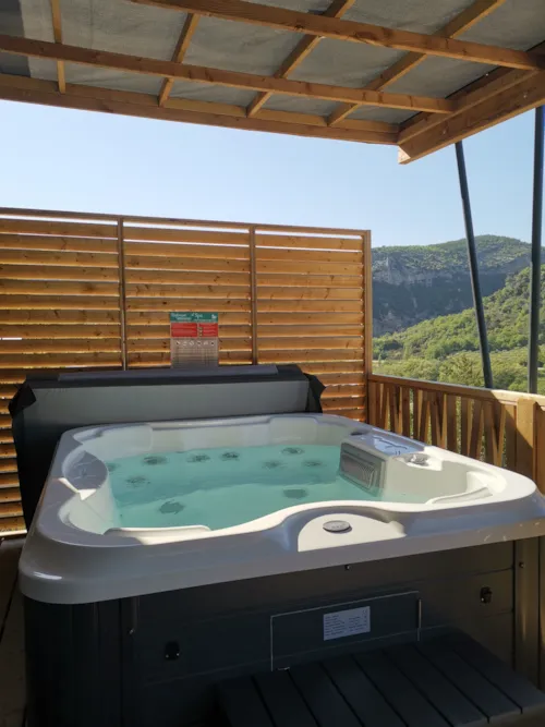 Location - Chalet Bramard Premium Climatisé - 2 Chambres - 2 Sdb + Spa - image n°5 - YELLOH! VILLAGE - LES RAMIÈRES