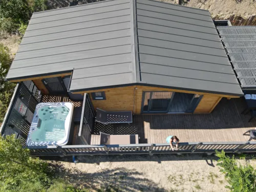Accommodation - Chalet Devès Premium 2 Bedrooms - Air-Conditioning + Spa - image n°2 - YELLOH! VILLAGE - LES RAMIÈRES