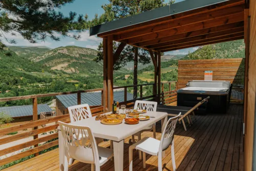 Accommodation - Chalet Angèle Premium Air-Conditioning - 2 Bedrooms + Mezzanine - 2 Bathrooms + Spa - image n°2 - YELLOH! VILLAGE - LES RAMIÈRES