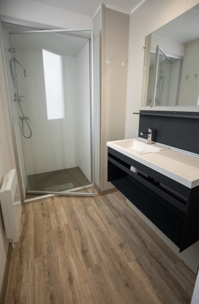 3-bedroom mobile home with 1 bathroom — 3