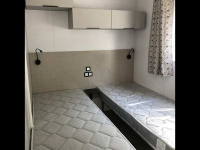 Mobile home with 2 bedrooms and 1 bathroom — 6