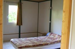 Chalet Rêve PMR de 33 m² - Accessible aux personnes à mobilité réduite -  terrasse couverte - 2 chambres- cuisine - salle d'eau, wc -