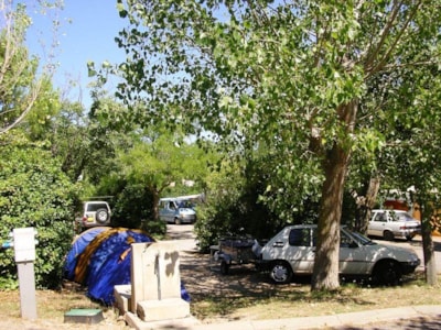 COMFORTABLE PITCH 80m² + 6 A electricity.